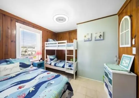 Beach Cabin - perfect for your family getaway! Pet Friendly! by RedAwning