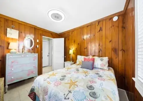 Beach Cabin - perfect for your family getaway! Pet Friendly! by RedAwning